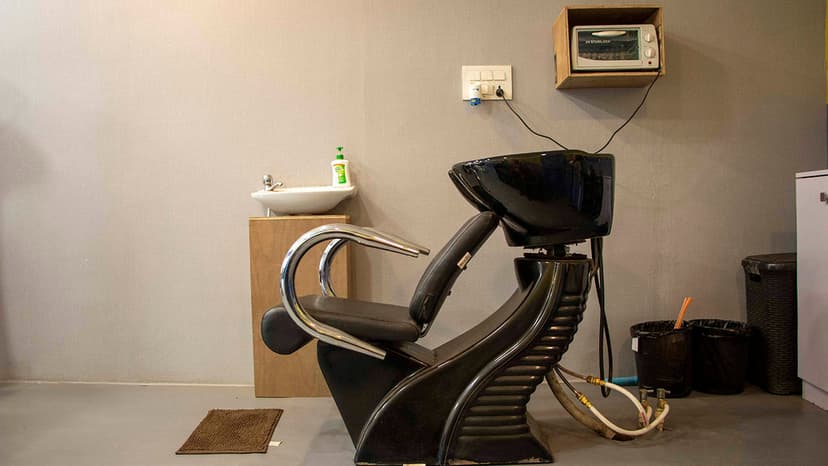 DEFENCE COLONY - image 4